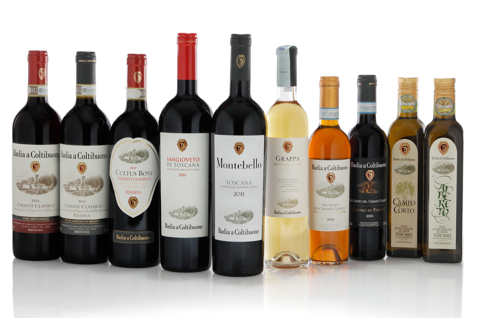 immagine fotografica di una serie di bottiglie di Vino, vinsanto, olio e grappa di Badia a Coltibuono su sfondo bianco